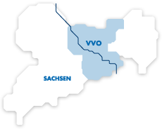 Outline of the federal state of Saxony, the area of the Verkehrsverbund Oberelbe (VVO) is marked in light blue, the Elbe is shown as a dark blue line